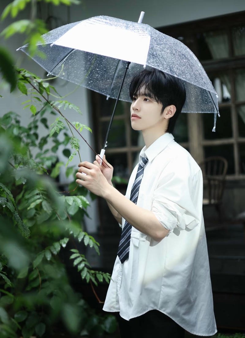 Khoảnh khắc đời thường học sinh nam nền đẹp