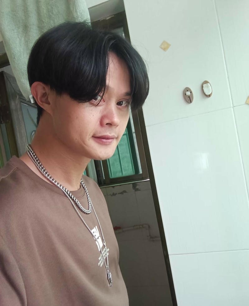 Khoảnh khắc giản dị nam kém thu hút nền đẹp