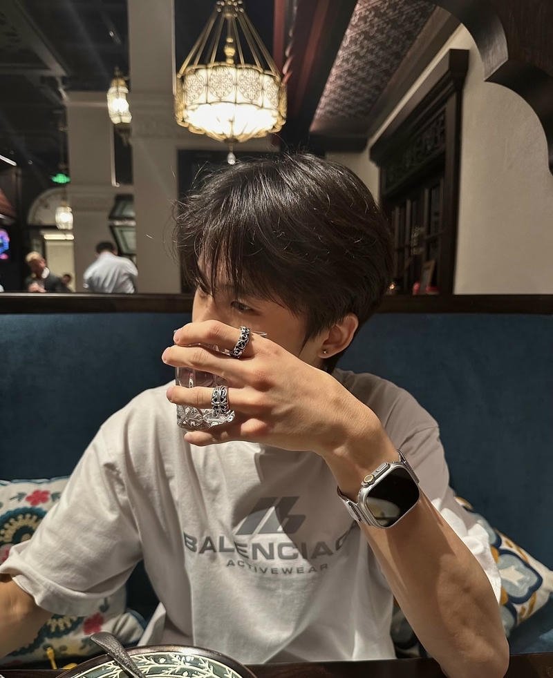 Khoảnh khắc giản dị trai k9 nền điện thoại