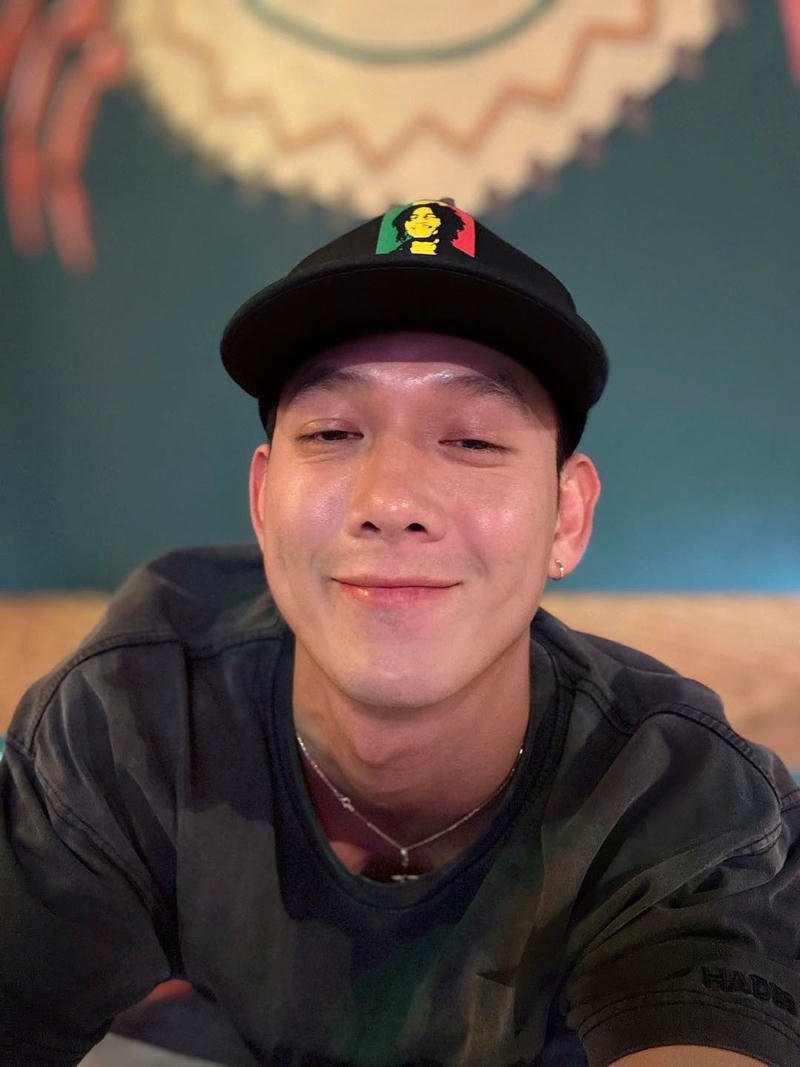 Khoảnh khắc ngẫu hứng đời thường của Song Luân làm nền