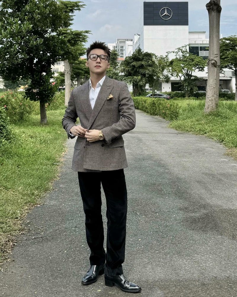 Khoảnh khắc thư giãn Sơn Tùng MTP nền điện thoại