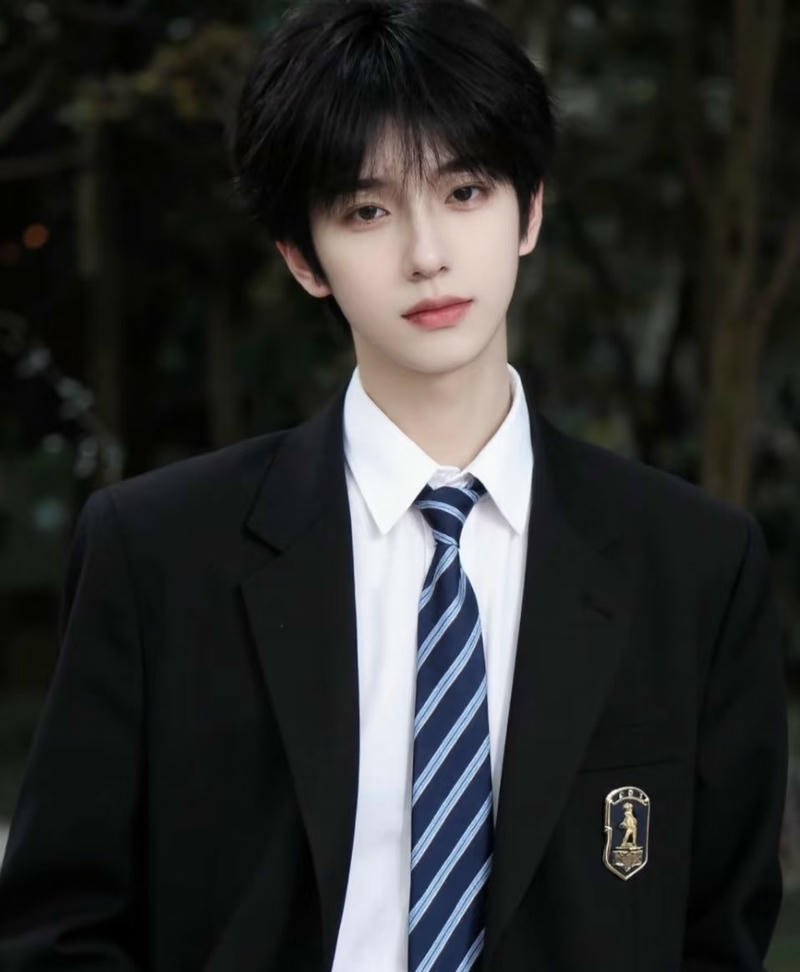 Khoảnh khắc thư giãn học sinh nam nền điện thoại