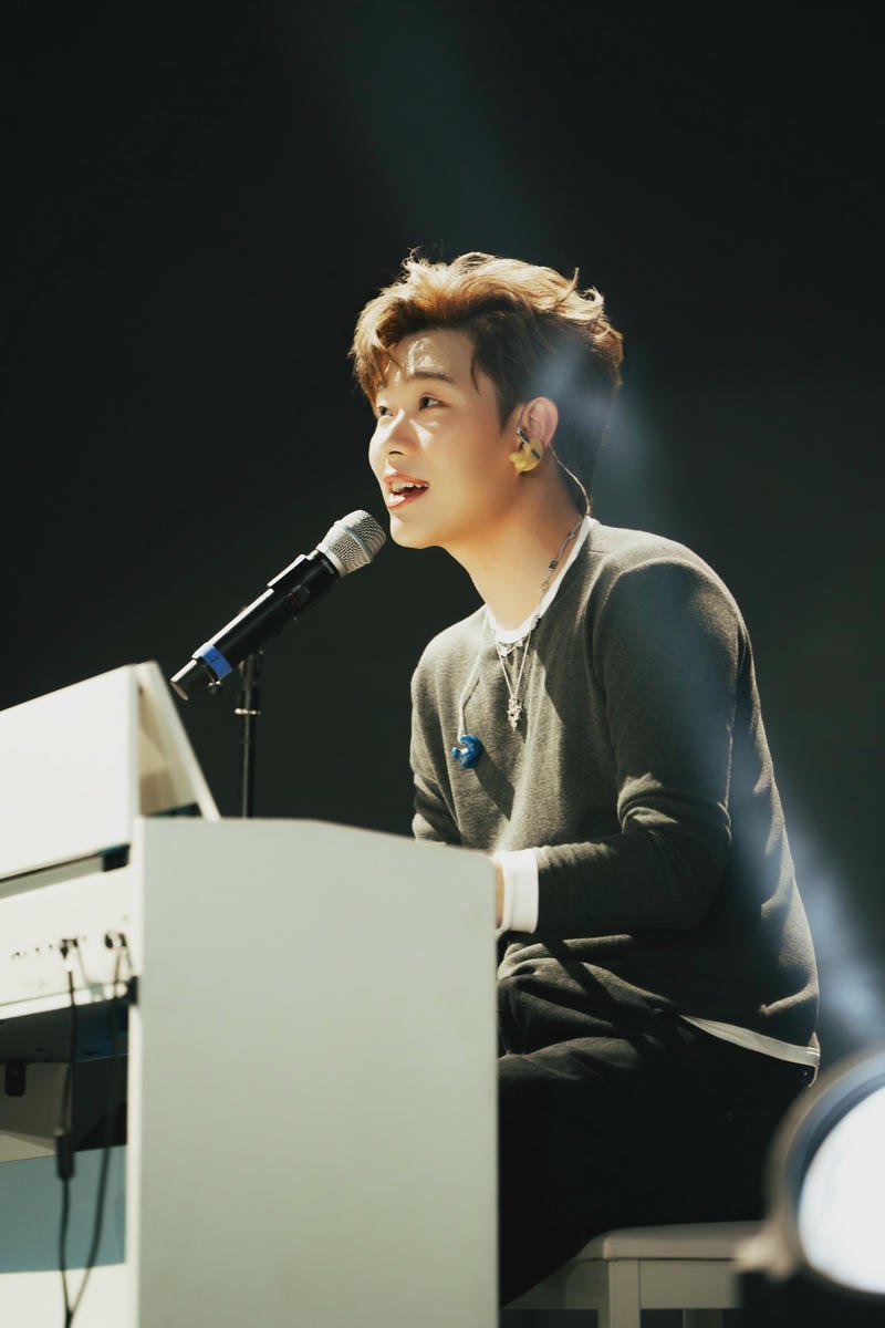 Khoảnh khắc trình diễn tạo điểm nhấn hình nền Dương Domic