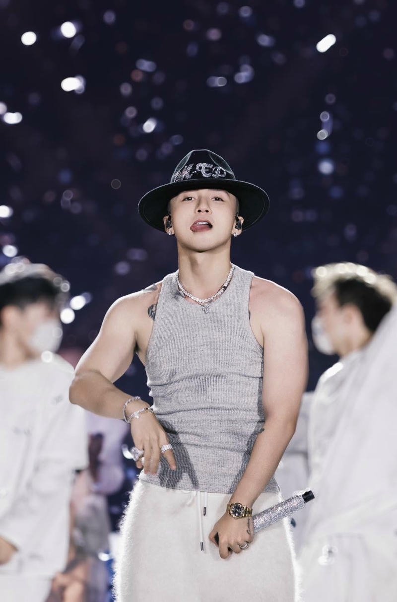 Khoảnh khắc tự nhiên Sơn Tùng MTP nền đẹp