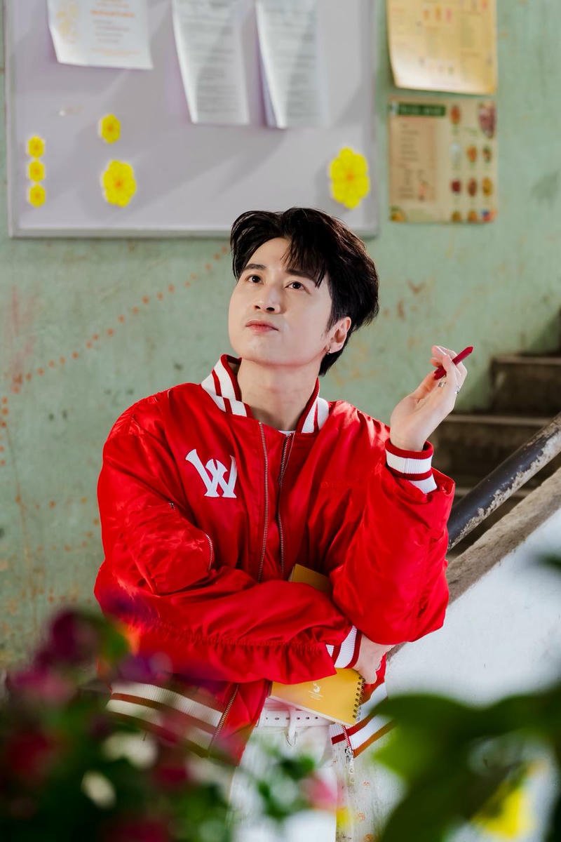 Khoảnh khắc tự nhiên của Karik ngoài đời làm nền