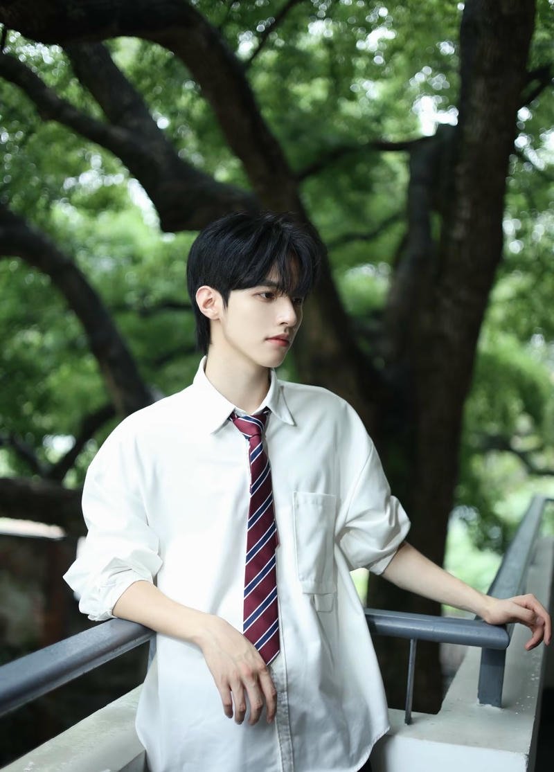 Nét dễ mến học sinh nam nền đẹp