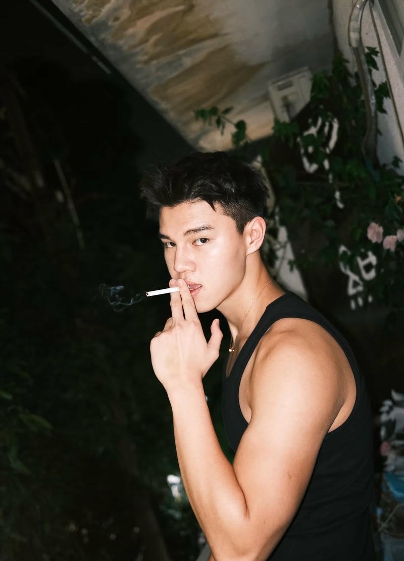 Nét hiện đại trai k9 trong nền điện thoại