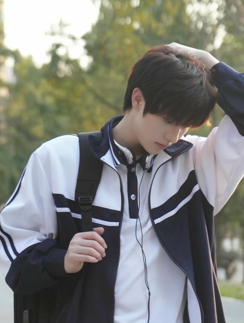 Nét học đường học sinh nam trong hình nền