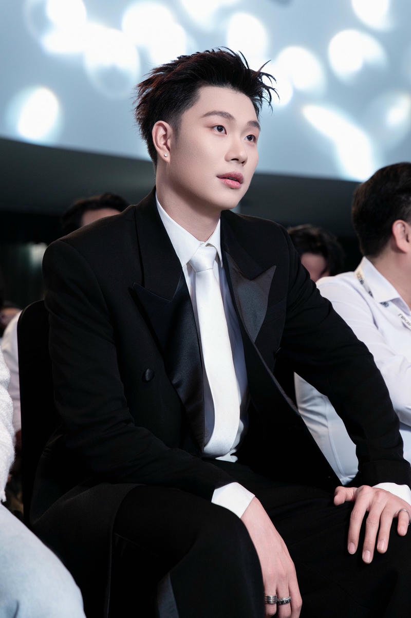 Nét lạnh lùng của Dương Domic trong ảnh nền đẹp