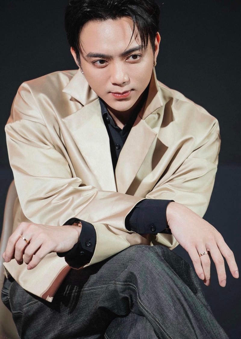 Nét nam tính của Soobin Hoàng Sơn trong ảnh nền đẹp