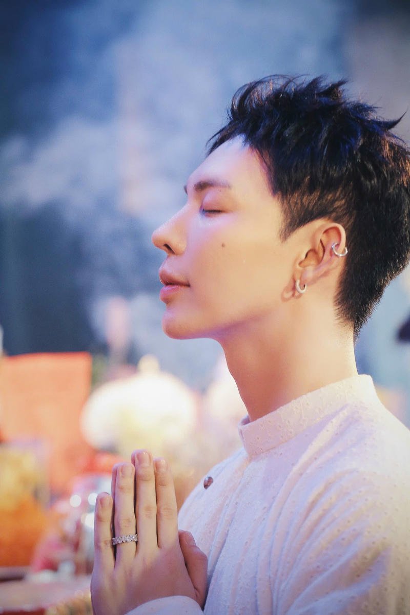 Nét nhẹ nhàng của Erik trong hình nền