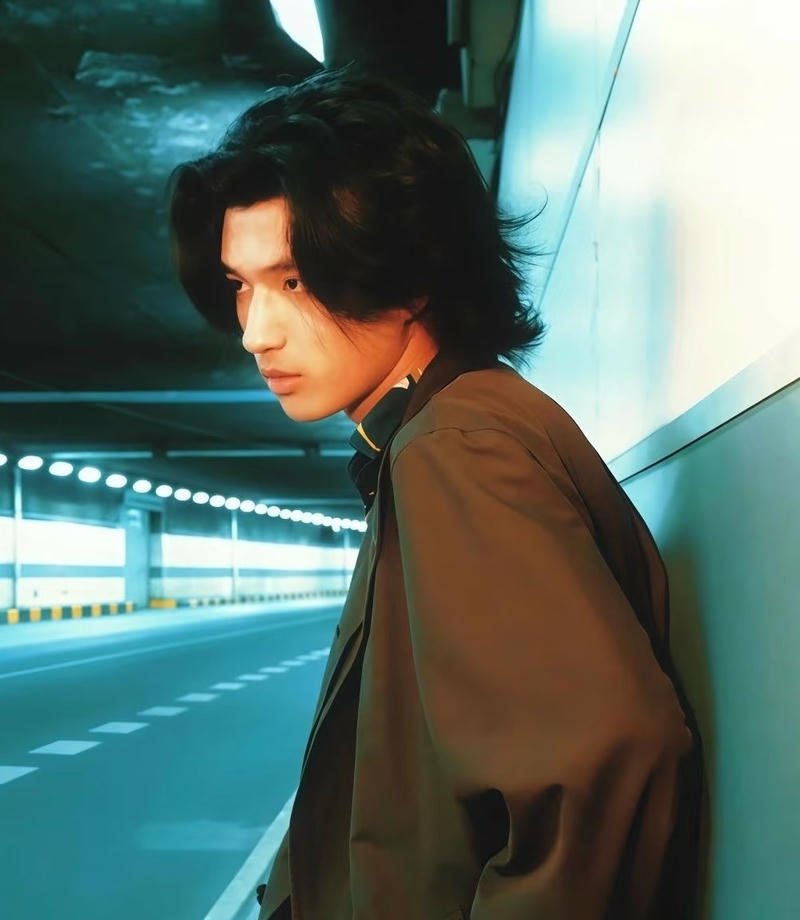 Nét thời trang trai đẹp k9 trong nền đẹp