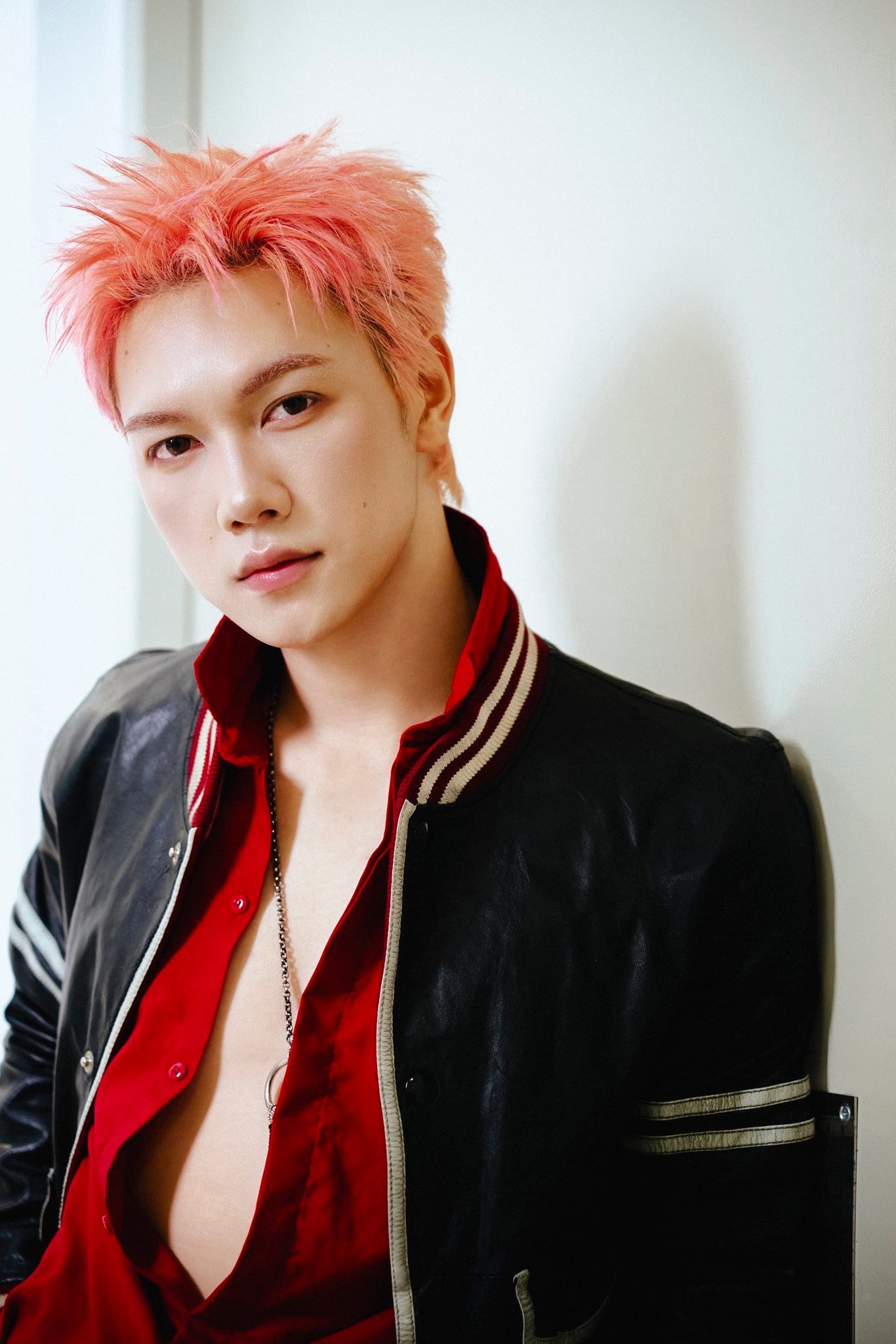 Nét thư sinh của JSOL trong ảnh nền đẹp