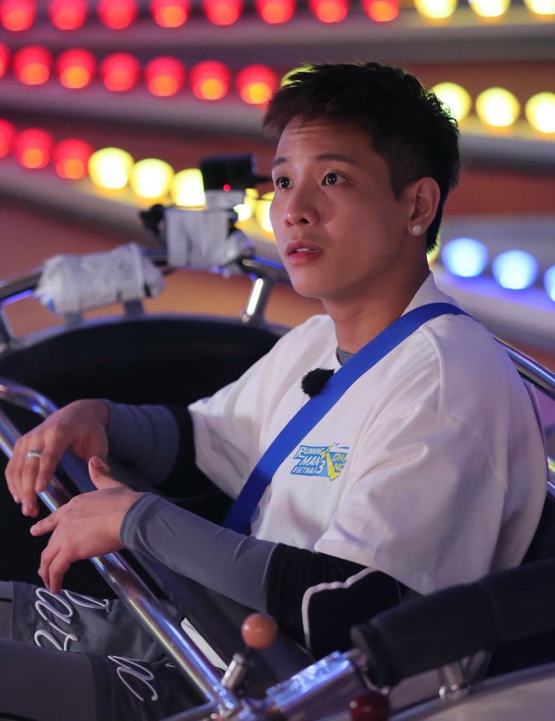 Nét trầm lắng của Quân AP trong ảnh nền đẹp