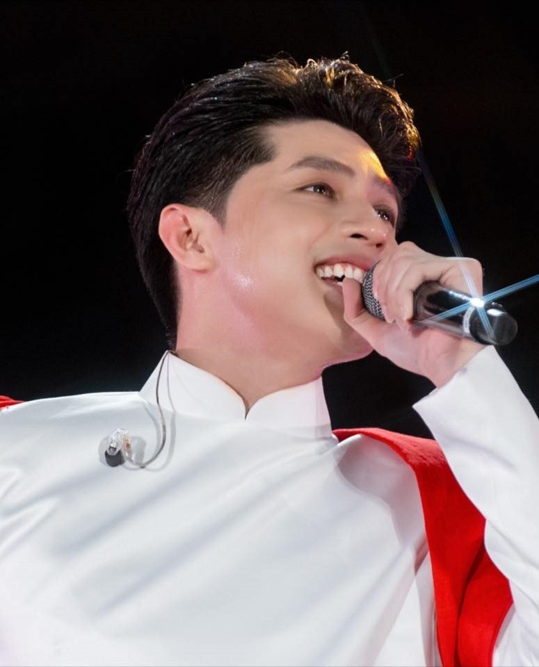 Phong thái cuốn hút trong từng khung hình Noo Phước Thịnh