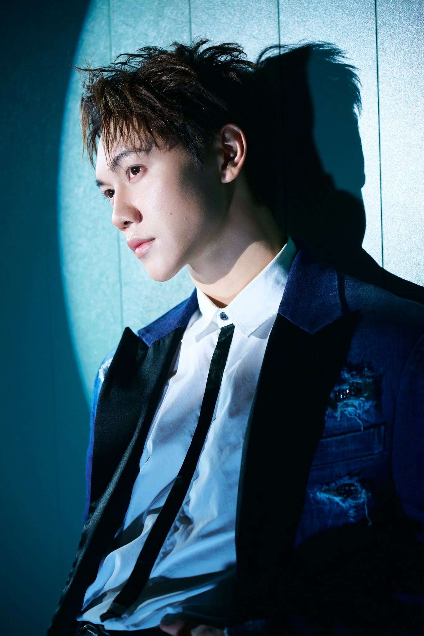 Phong thái tự nhiên xuất hiện trong hình nền JSOL