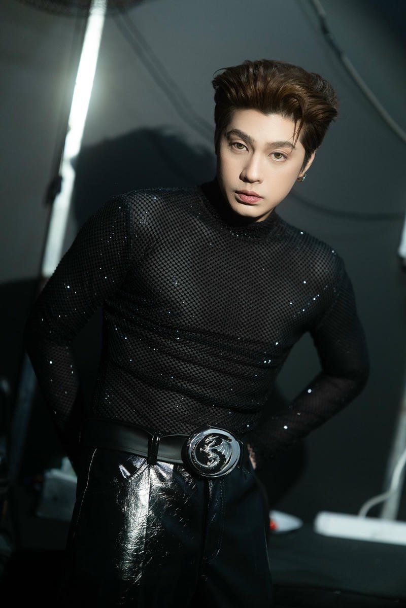 Sự kết hợp ánh sáng và biểu cảm tạo nền Noo Phước Thịnh