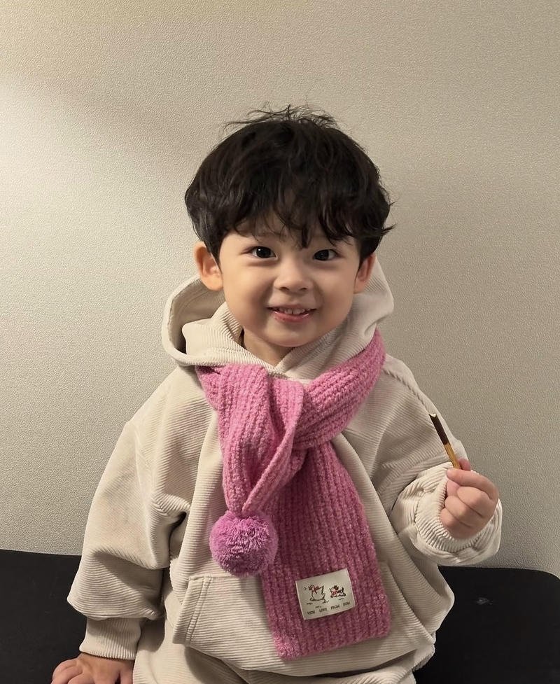 Thần thái rạng rỡ giúp ảnh bé trai đáng yêu nổi bật