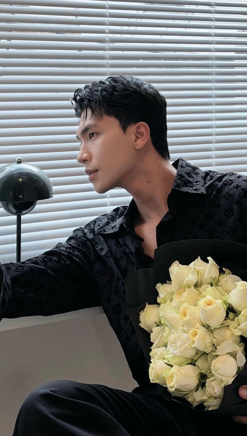 Thần thái sân khấu của Hoàng Minh Hưng nổi bật