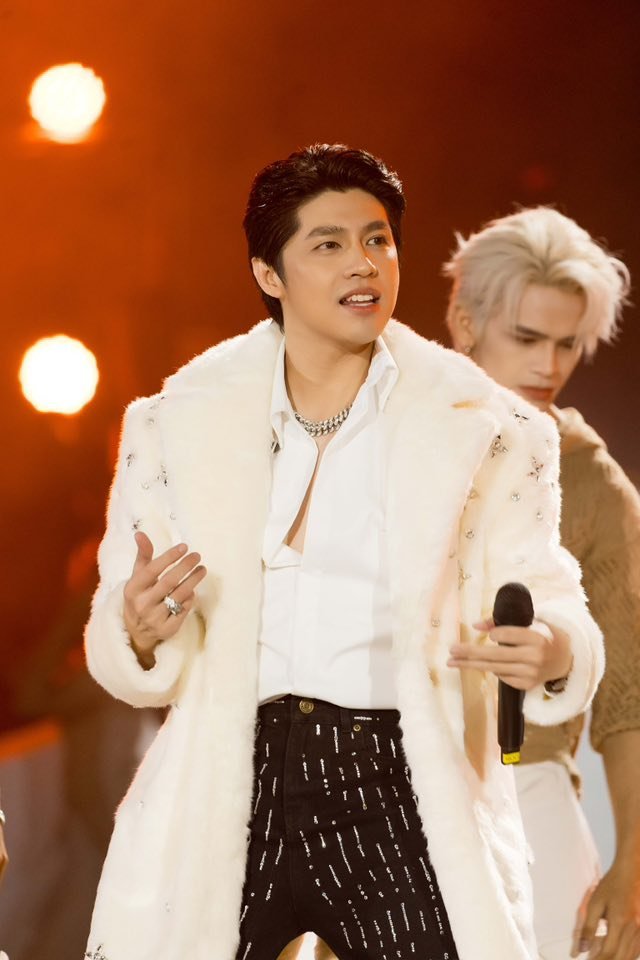 Thần thái sang trọng trong khung hình Noo Phước Thịnh