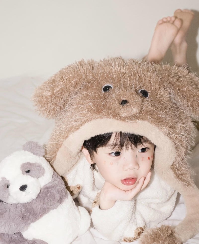 Vẻ ngoài tinh nghịch làm ảnh bé trai đáng yêu khác biệt