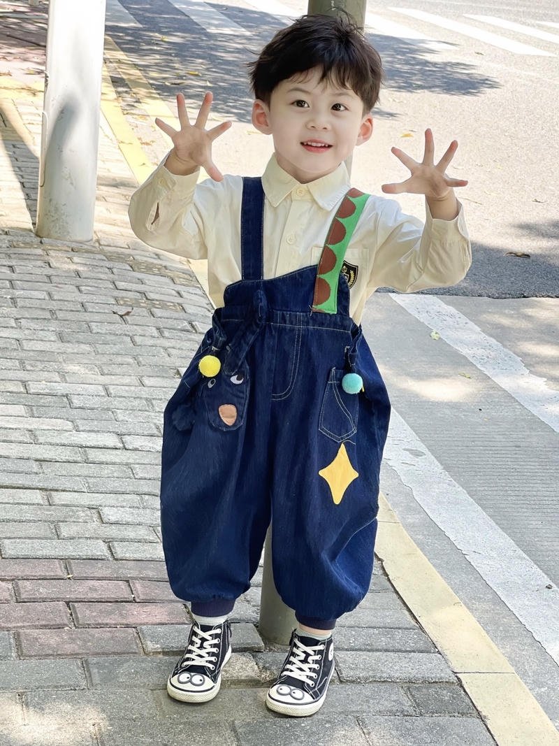 Vẻ trong trẻo qua ảnh bé trai đáng yêu nhẹ nhàng