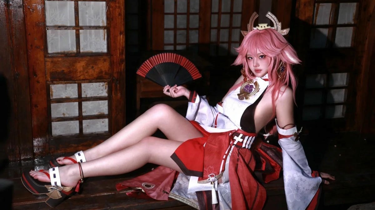 cosplay yae miko thumbnail