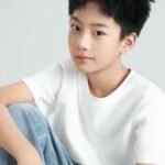 Gương mặt sáng rõ trai đẹp 10 tuổi trong ảnh