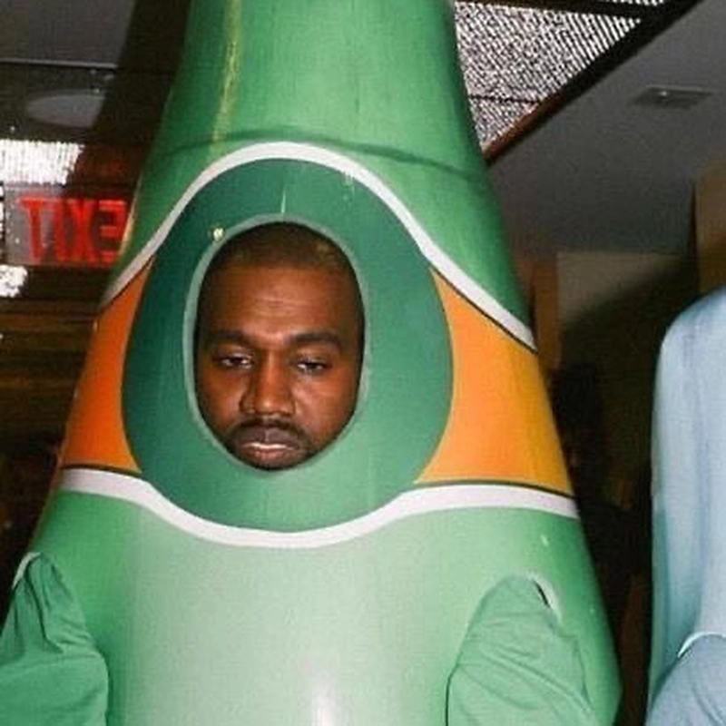 Kanye West meme gương mặt chán nản
