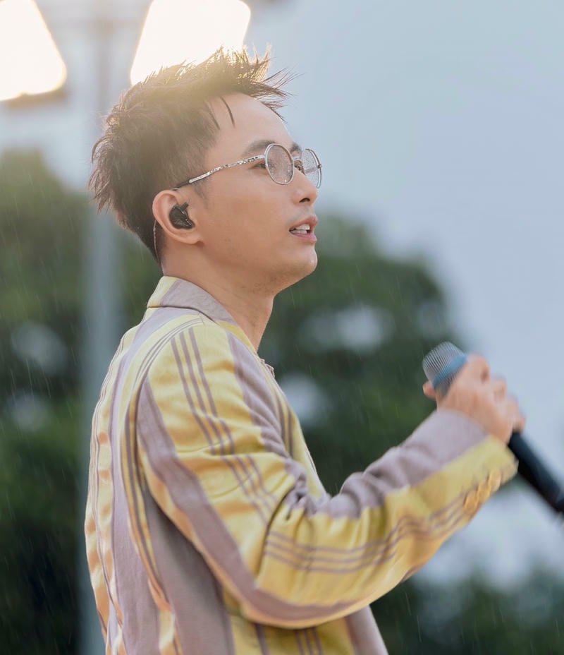 Khoảnh khắc ấn tượng Rhymastic làm nền