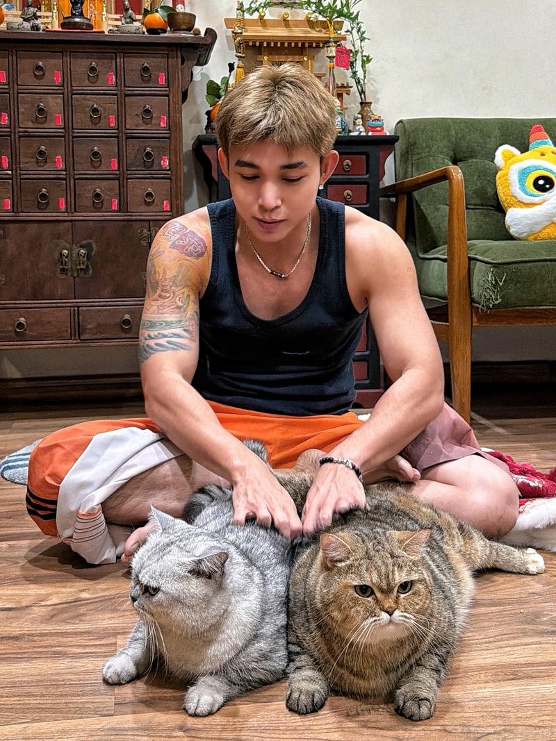 Khoảnh khắc tự nhiên Jun Phạm ngoài đời thường